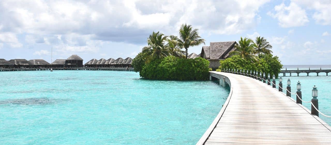 Мальдивы введут вакцину от COVID-19 10000 туристических работников