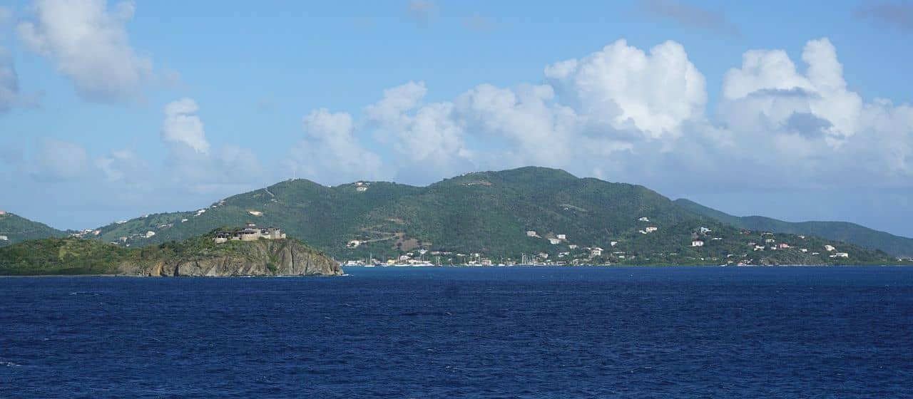 Аренда яхт на Британских Виргинских островах: Путеводитель по лучшим достопримечательностям и развлечениям