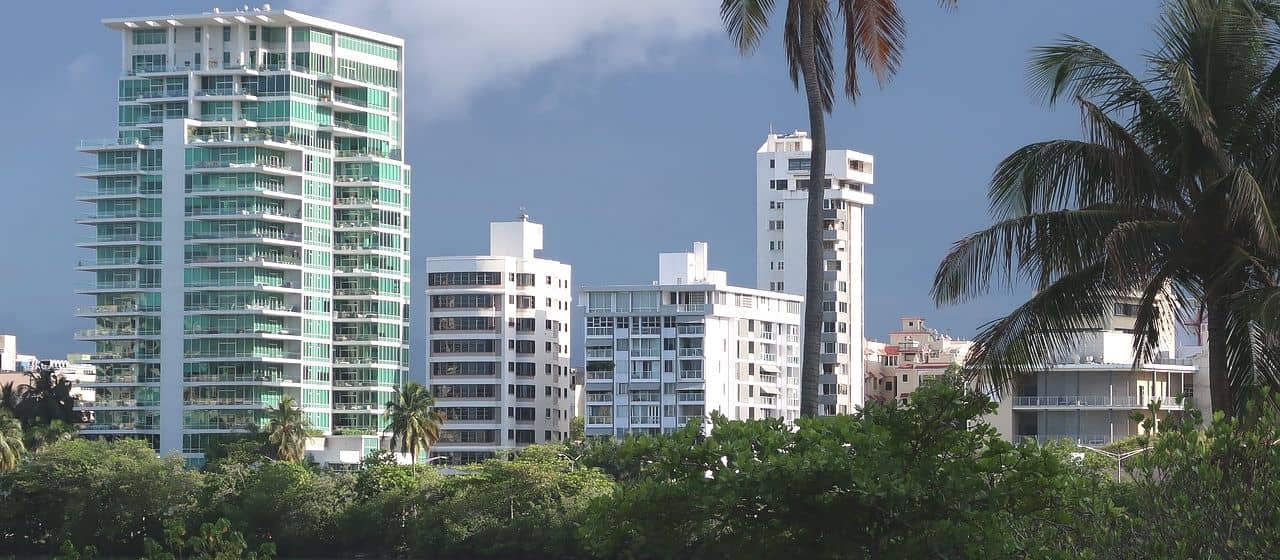 Пуэрто-Рико жестко обращается с туристами, нарушающими нормы COVID