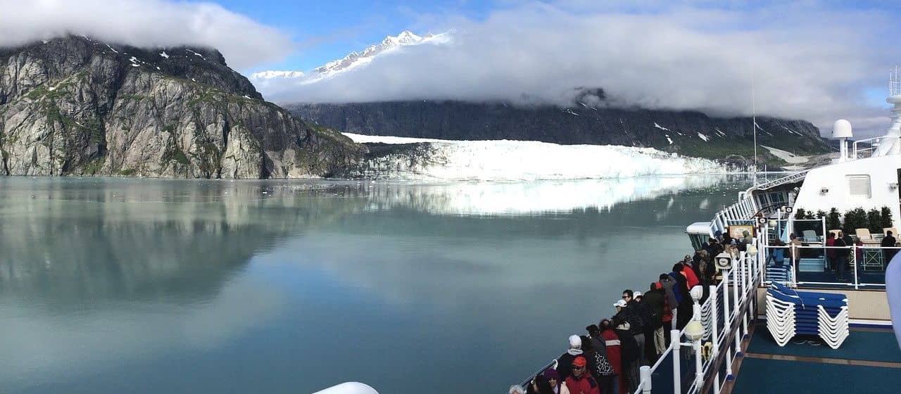 Круизы по Аляске возобновятся, поскольку Байден подписывает новый закон о туризме