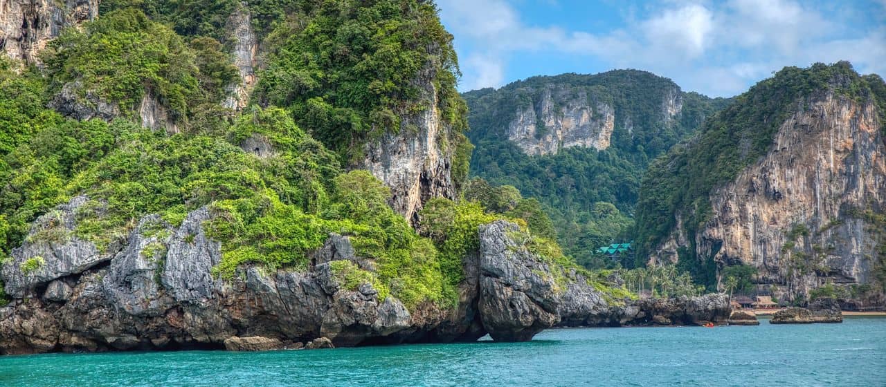 Таиланд планирует вновь открыть туристические зоны