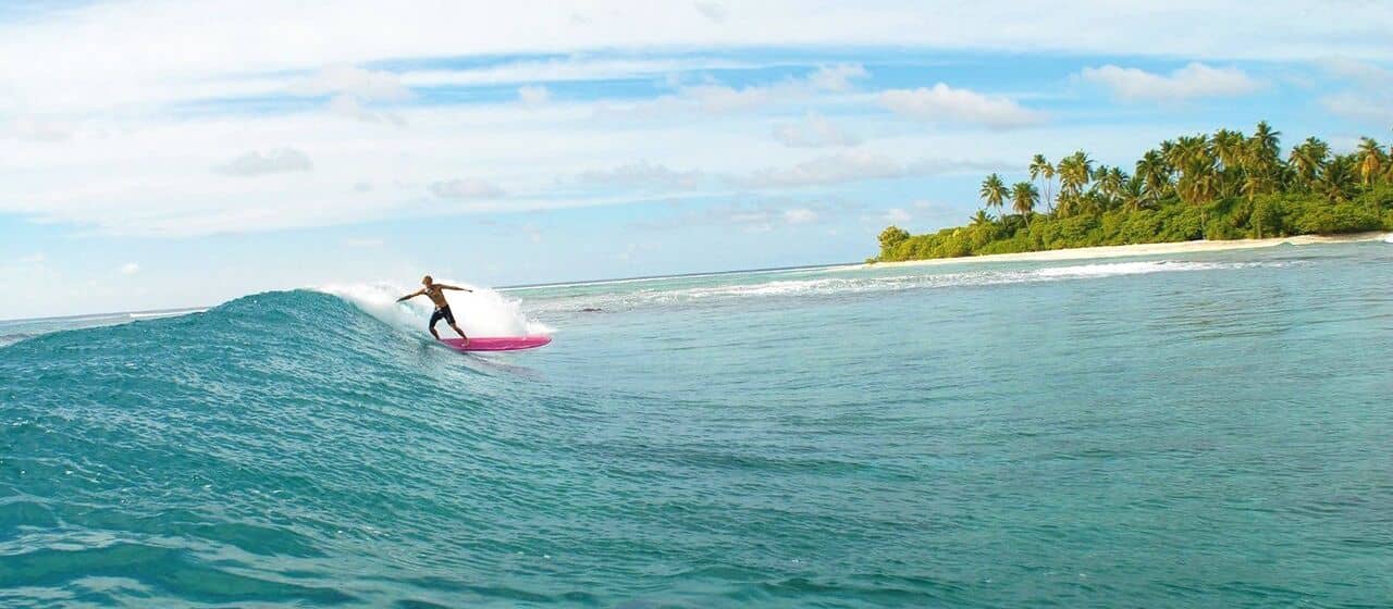 Планируйте заранее и поймайте идеальную волну в этих местах для серфинга на Мальдивах