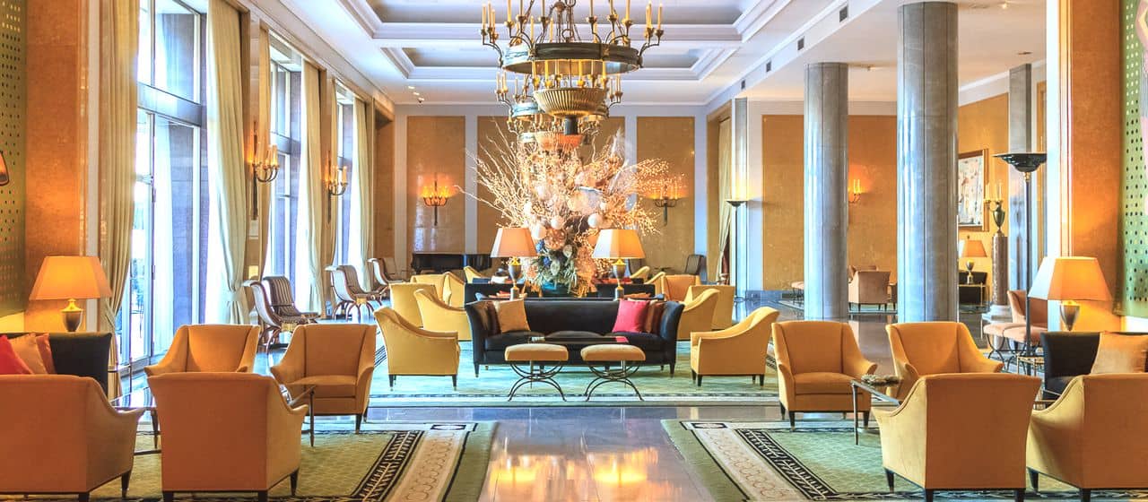 Отель Four Seasons Ritz Lisbon погружается в лето с новым южным открытым бассейном с подогревом и подводной музыкой 3
