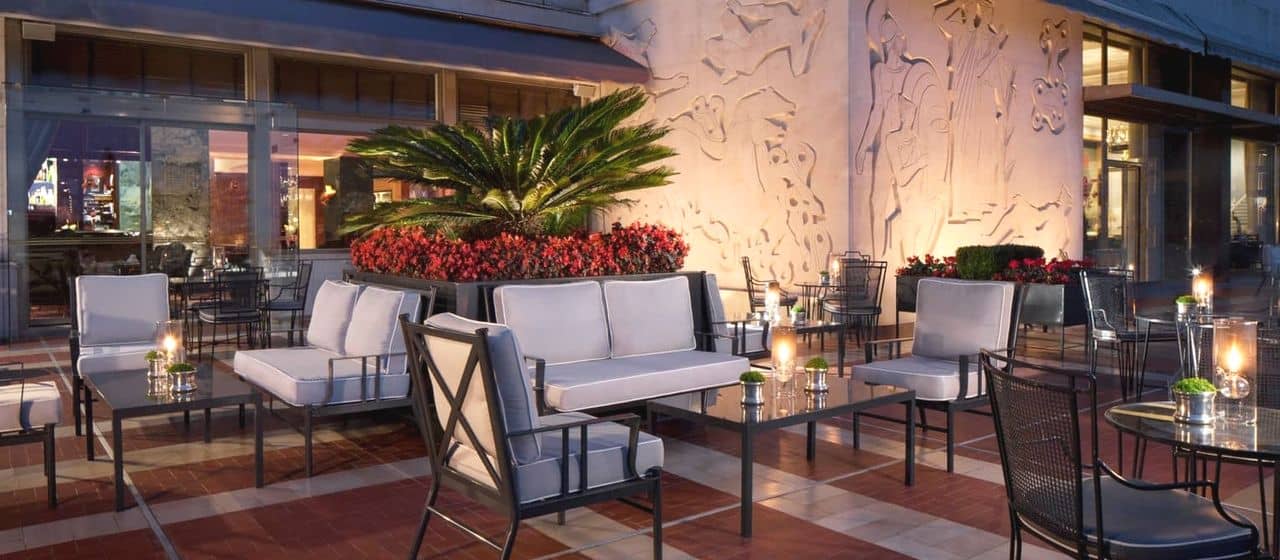 Отель Four Seasons Ritz Lisbon погружается в лето с новым южным открытым бассейном с подогревом и подводной музыкой
