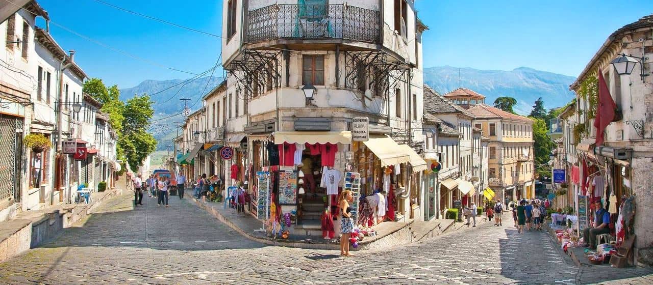 Три бюджетных приключения в Тиране, Албания