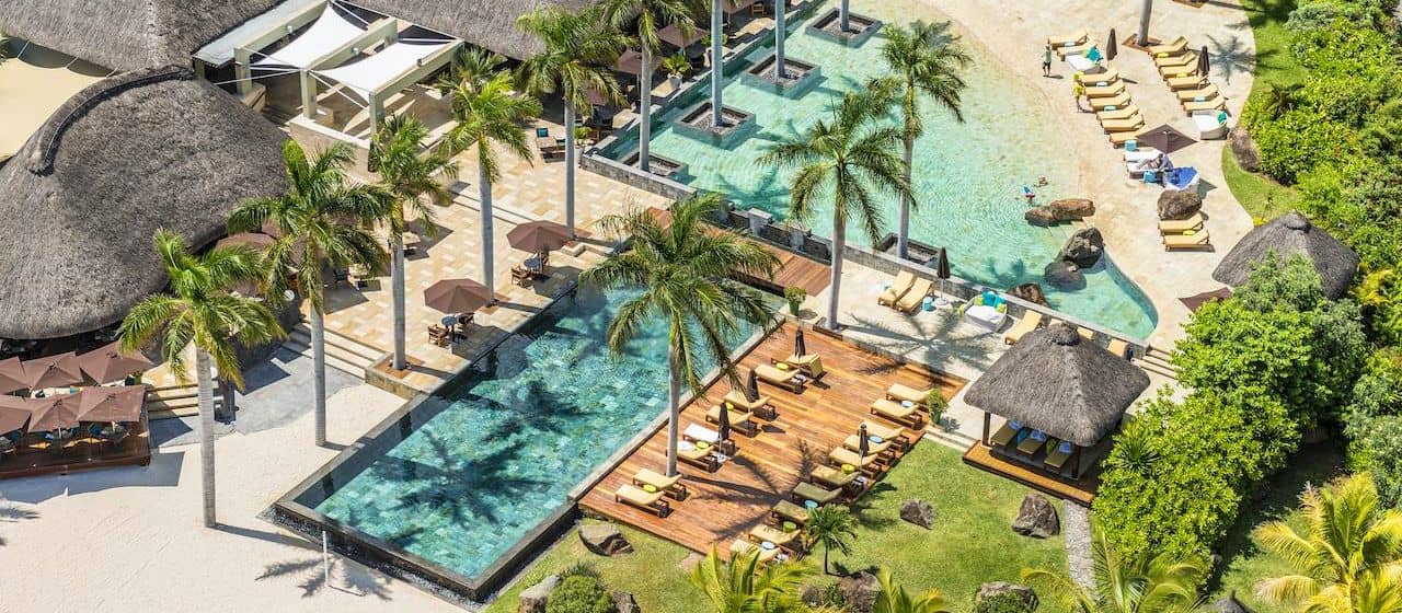 Резорт Four Seasons Mauritius at Anahita вновь открывается с улучшенным рестораном на берегу моря