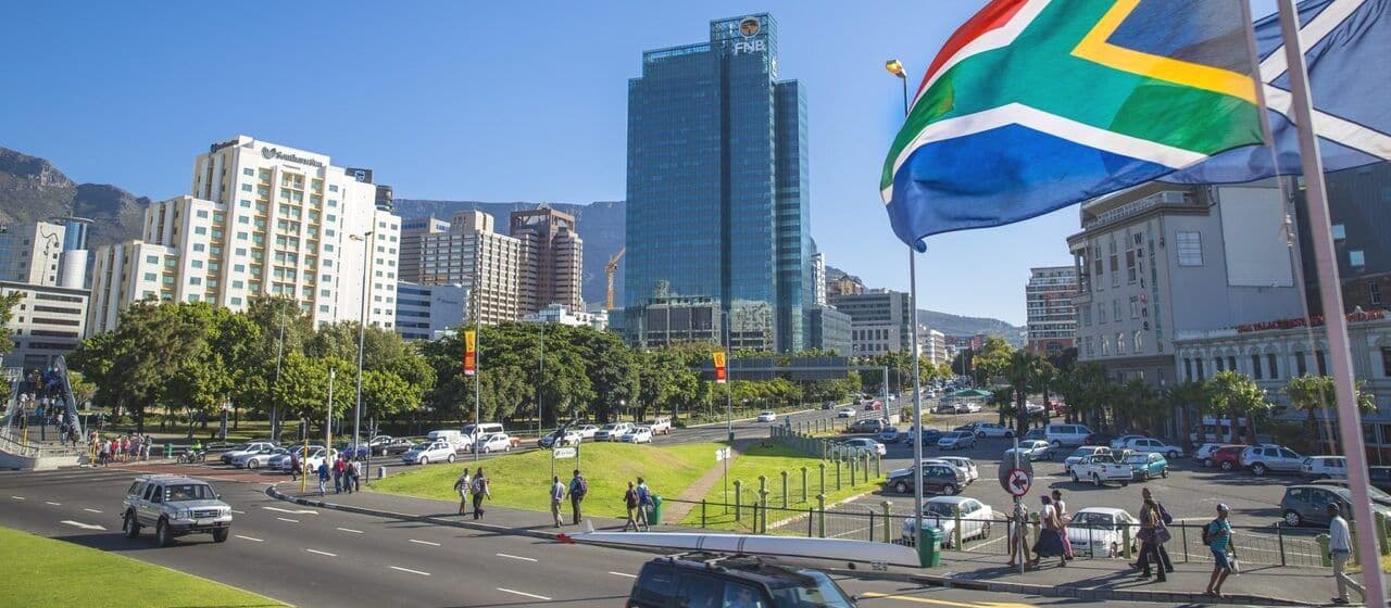 ЮАР снимает ограничения на международные поездки