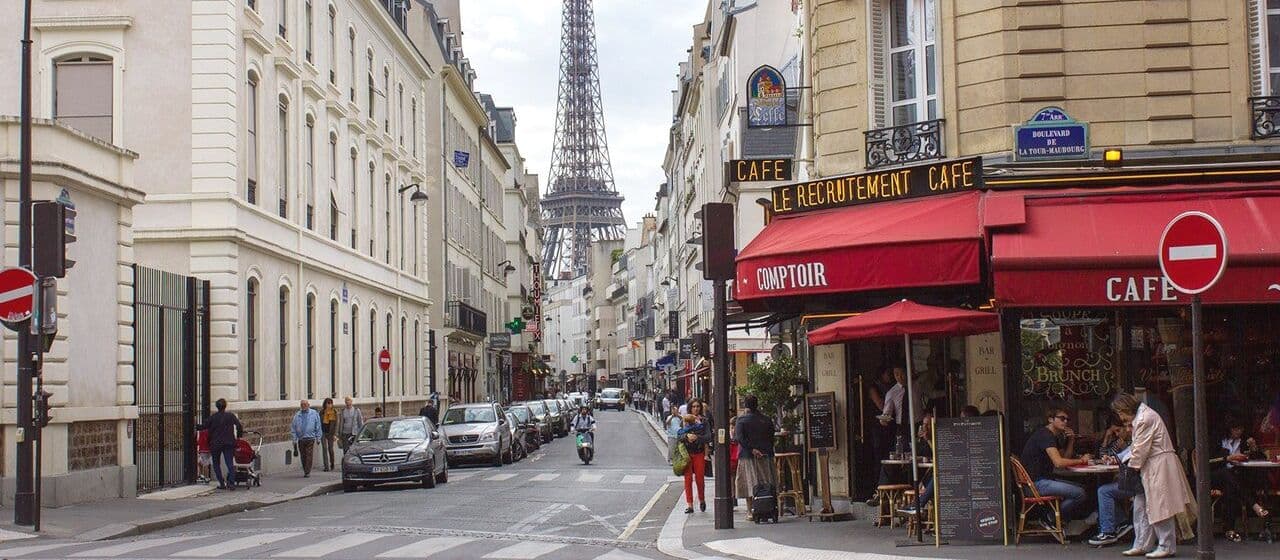 Что сегодня заставляет туристов выбирать пешеходные экскурсии по Парижу 5