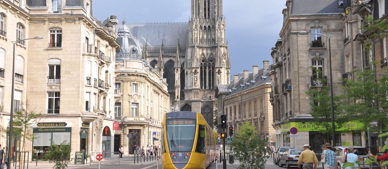 Что сегодня заставляет туристов выбирать пешеходные экскурсии по Парижу