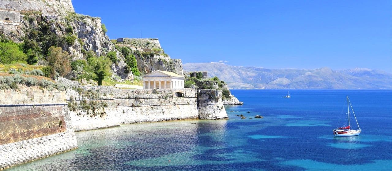 Греция будет принимать 1 миллион туристов в неделю