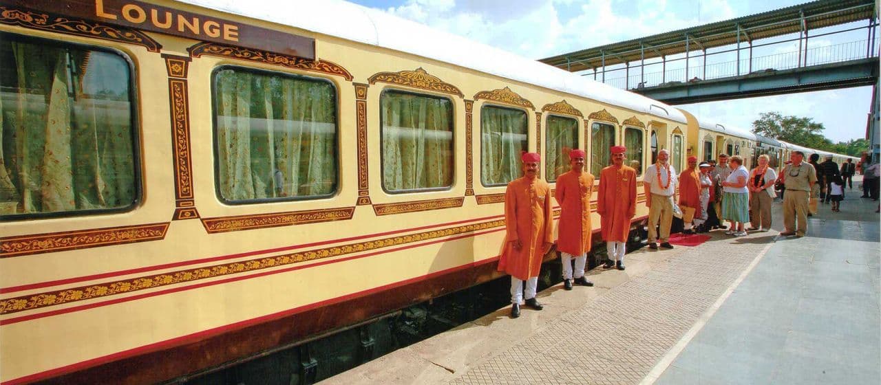 Роскошный поезд «Дворец на колесах» Индии начал коммерческую эксплуатацию спустя два года