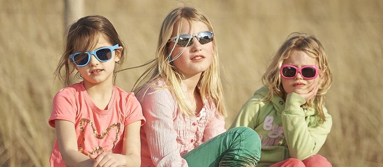 Нужны ли маленьким детям солнцезащитные очки?