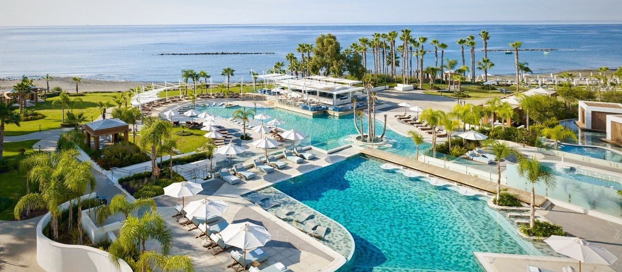 Кипрская роскошь: Топ-10 лакшери отелей для незабываемого отдыха